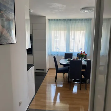 아파트 Sunlight - Free Parking & Balcony *