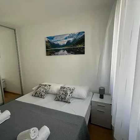 아파트 Sunlight - Free Parking & Balcony 자다르