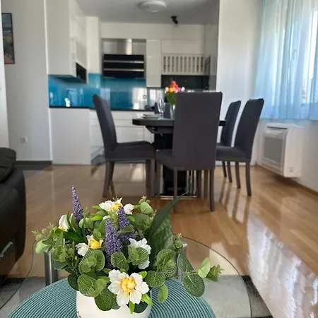 Sunlight - Free Parking & Balcony *