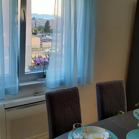 Sunlight - Free Parking & Balcony Διαμέρισμα *