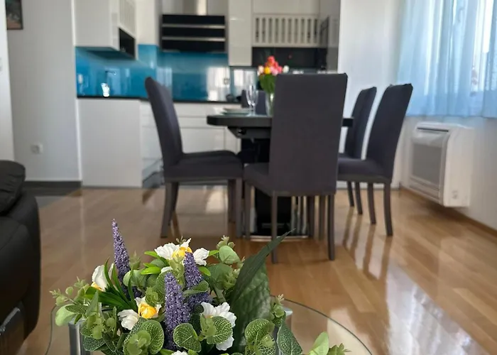 Sunlight - Free Parking & Balcony *