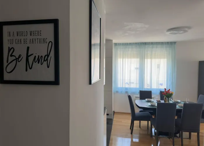 Sunlight - Free Parking & Balcony 아파트 자다르