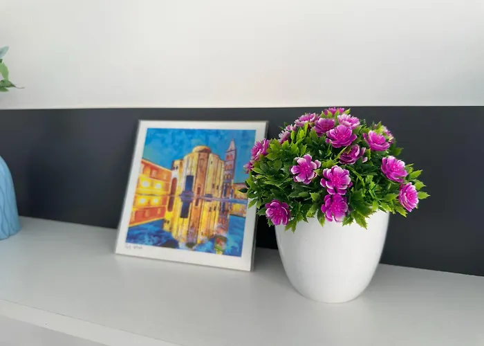 아파트 Sunlight - Free Parking & Balcony 자다르